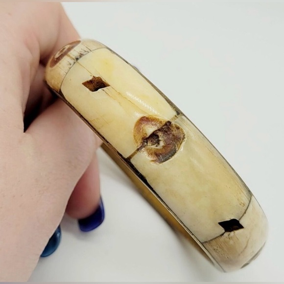 Vintage Carved Bangle Bracelet Stamped Made in India,Excellent PrelovedCondition - Picture 4 of 7